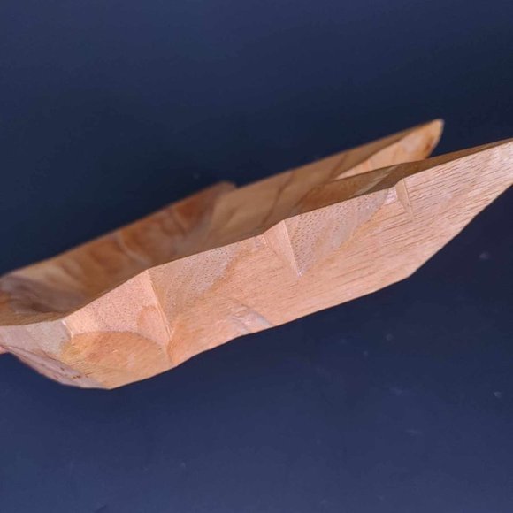 Maple Leaf Wood Trinket Candy Dish Hand Carved Canada Fall Autumn Decor - Picture 3 of 6